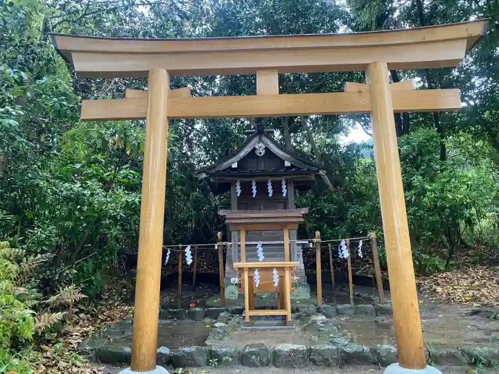 大行事社(大神神社末社)の{uncategorized: "未分類", other: "その他", undefined: "問題あり", building: "その他建物", grave: "お墓", sacred_gate: "鳥居", guardian: "狛犬", statue: "像", buddha: "仏像", history: "歴史", nature: "自然", garden: "庭園", animal: "動物", pagoda: "塔", temizu: "手水舎", mountain_gate: "山門・神門", sanctuary: "本殿・本堂", subordinate: "末社・摂社", art: "芸術", scenery: "景色", jizo: "地蔵", ema: "絵馬", goshuin: "御朱印", omikuji: "おみくじ", items: "授与品その他", amulet: "お守り", goshuincho: "御朱印帳", eats: "食事", festival: "お祭り", votive_dance: "神楽", shichigosan: "七五三参", wedding: "結婚式", experience: "体験その他", initially: "初詣", around: "周辺", anti_infection: "感染症対策"}