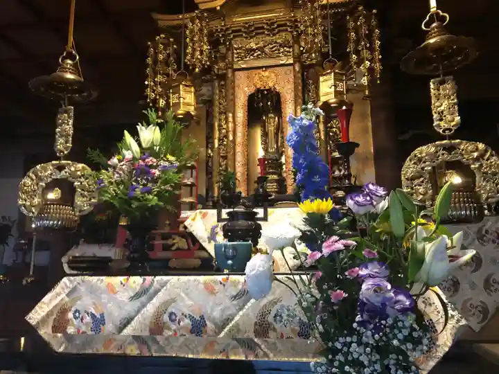 信行寺の本殿・本堂