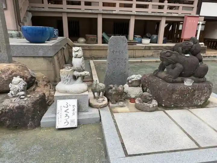 鎮國寺の{uncategorized: "未分類", other: "その他", undefined: "問題あり", building: "その他建物", grave: "お墓", sacred_gate: "鳥居", guardian: "狛犬", statue: "像", buddha: "仏像", history: "歴史", nature: "自然", garden: "庭園", animal: "動物", pagoda: "塔", temizu: "手水舎", mountain_gate: "山門・神門", sanctuary: "本殿・本堂", subordinate: "末社・摂社", art: "芸術", scenery: "景色", jizo: "地蔵", ema: "絵馬", goshuin: "御朱印", omikuji: "おみくじ", items: "授与品その他", amulet: "お守り", goshuincho: "御朱印帳", eats: "食事", festival: "お祭り", votive_dance: "神楽", shichigosan: "七五三参", wedding: "結婚式", experience: "体験その他", initially: "初詣", around: "周辺", anti_infection: "感染症対策"}