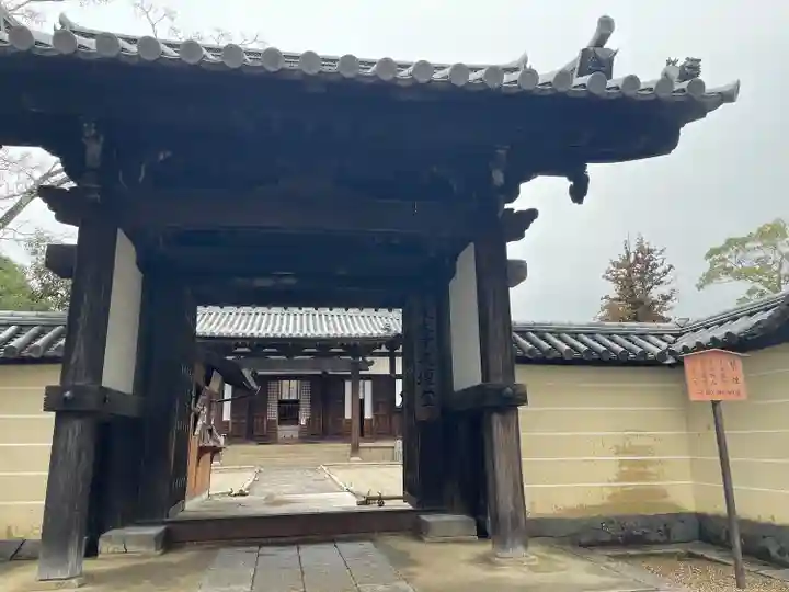 東大寺戒壇院戒壇堂の山門・神門