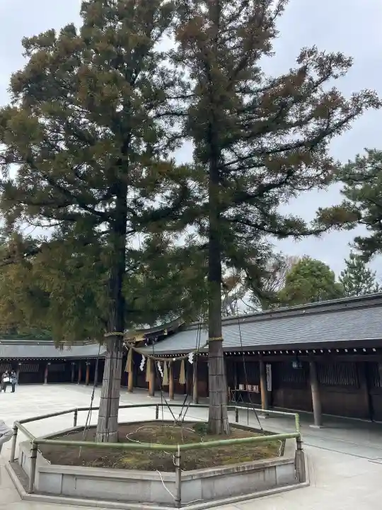 寒川神社の{uncategorized: "未分類", other: "その他", undefined: "問題あり", building: "その他建物", grave: "お墓", sacred_gate: "鳥居", guardian: "狛犬", statue: "像", buddha: "仏像", history: "歴史", nature: "自然", garden: "庭園", animal: "動物", pagoda: "塔", temizu: "手水舎", mountain_gate: "山門・神門", sanctuary: "本殿・本堂", subordinate: "末社・摂社", art: "芸術", scenery: "景色", jizo: "地蔵", ema: "絵馬", goshuin: "御朱印", omikuji: "おみくじ", items: "授与品その他", amulet: "お守り", goshuincho: "御朱印帳", eats: "食事", festival: "お祭り", votive_dance: "神楽", shichigosan: "七五三参", wedding: "結婚式", experience: "体験その他", initially: "初詣", around: "周辺", anti_infection: "感染症対策"}