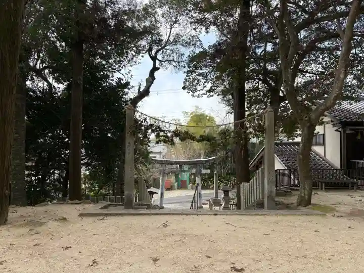 綺原坐健伊那太比賣神社の{uncategorized: "未分類", other: "その他", undefined: "問題あり", building: "その他建物", grave: "お墓", sacred_gate: "鳥居", guardian: "狛犬", statue: "像", buddha: "仏像", history: "歴史", nature: "自然", garden: "庭園", animal: "動物", pagoda: "塔", temizu: "手水舎", mountain_gate: "山門・神門", sanctuary: "本殿・本堂", subordinate: "末社・摂社", art: "芸術", scenery: "景色", jizo: "地蔵", ema: "絵馬", goshuin: "御朱印", omikuji: "おみくじ", items: "授与品その他", amulet: "お守り", goshuincho: "御朱印帳", eats: "食事", festival: "お祭り", votive_dance: "神楽", shichigosan: "七五三参", wedding: "結婚式", experience: "体験その他", initially: "初詣", around: "周辺", anti_infection: "感染症対策"}