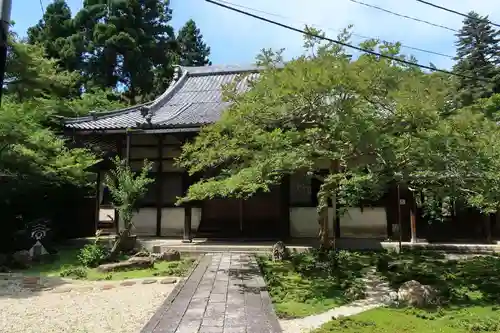 吸湖山　青岸寺の本殿