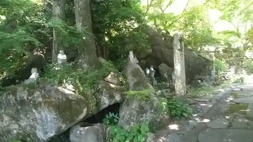 高座石寺の建物その他