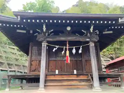 諏訪神社の{uncategorized: "未分類", other: "その他", undefined: "問題あり", building: "その他建物", grave: "お墓", sacred_gate: "鳥居", guardian: "狛犬", statue: "像", buddha: "仏像", history: "歴史", nature: "自然", garden: "庭園", animal: "動物", pagoda: "塔", temizu: "手水舎", mountain_gate: "山門・神門", sanctuary: "本殿・本堂", subordinate: "末社・摂社", art: "芸術", scenery: "景色", jizo: "地蔵", ema: "絵馬", goshuin: "御朱印", omikuji: "おみくじ", items: "授与品その他", amulet: "お守り", goshuincho: "御朱印帳", eats: "食事", festival: "お祭り", votive_dance: "神楽", shichigosan: "七五三参", wedding: "結婚式", experience: "体験その他", initially: "初詣", around: "周辺", anti_infection: "感染症対策"}