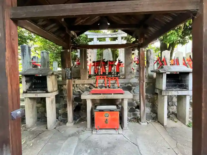 産場稲荷社の{uncategorized: "未分類", other: "その他", undefined: "問題あり", building: "その他建物", grave: "お墓", sacred_gate: "鳥居", guardian: "狛犬", statue: "像", buddha: "仏像", history: "歴史", nature: "自然", garden: "庭園", animal: "動物", pagoda: "塔", temizu: "手水舎", mountain_gate: "山門・神門", sanctuary: "本殿・本堂", subordinate: "末社・摂社", art: "芸術", scenery: "景色", jizo: "地蔵", ema: "絵馬", goshuin: "御朱印", omikuji: "おみくじ", items: "授与品その他", amulet: "お守り", goshuincho: "御朱印帳", eats: "食事", festival: "お祭り", votive_dance: "神楽", shichigosan: "七五三参", wedding: "結婚式", experience: "体験その他", initially: "初詣", around: "周辺", anti_infection: "感染症対策"}