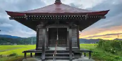 井手子育地蔵尊の本殿・本堂