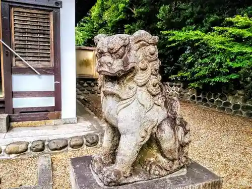 神明社の狛犬