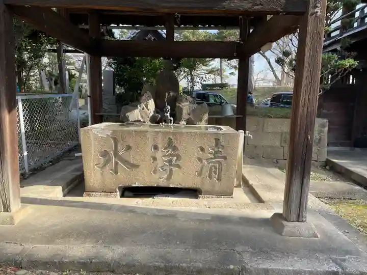 満性寺の手水舎