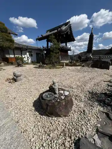 天猷寺の{uncategorized: "未分類", other: "その他", undefined: "問題あり", building: "その他建物", grave: "お墓", sacred_gate: "鳥居", guardian: "狛犬", statue: "像", buddha: "仏像", history: "歴史", nature: "自然", garden: "庭園", animal: "動物", pagoda: "塔", temizu: "手水舎", mountain_gate: "山門・神門", sanctuary: "本殿・本堂", subordinate: "末社・摂社", art: "芸術", scenery: "景色", jizo: "地蔵", ema: "絵馬", goshuin: "御朱印", omikuji: "おみくじ", items: "授与品その他", amulet: "お守り", goshuincho: "御朱印帳", eats: "食事", festival: "お祭り", votive_dance: "神楽", shichigosan: "七五三参", wedding: "結婚式", experience: "体験その他", initially: "初詣", around: "周辺", anti_infection: "感染症対策"}