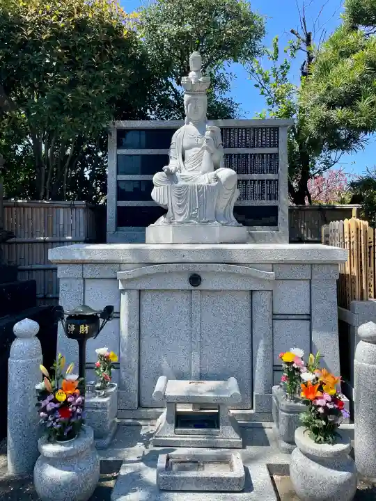 実相院の{uncategorized: "未分類", other: "その他", undefined: "問題あり", building: "その他建物", grave: "お墓", sacred_gate: "鳥居", guardian: "狛犬", statue: "像", buddha: "仏像", history: "歴史", nature: "自然", garden: "庭園", animal: "動物", pagoda: "塔", temizu: "手水舎", mountain_gate: "山門・神門", sanctuary: "本殿・本堂", subordinate: "末社・摂社", art: "芸術", scenery: "景色", jizo: "地蔵", ema: "絵馬", goshuin: "御朱印", omikuji: "おみくじ", items: "授与品その他", amulet: "お守り", goshuincho: "御朱印帳", eats: "食事", festival: "お祭り", votive_dance: "神楽", shichigosan: "七五三参", wedding: "結婚式", experience: "体験その他", initially: "初詣", around: "周辺", anti_infection: "感染症対策"}