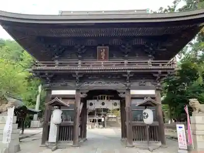 日牟禮八幡宮の山門・神門