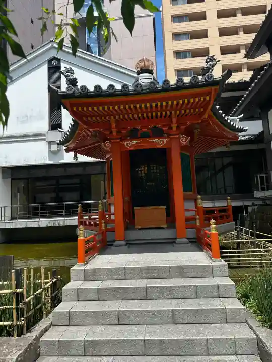 頂法寺(六角堂)の{uncategorized: "未分類", other: "その他", undefined: "問題あり", building: "その他建物", grave: "お墓", sacred_gate: "鳥居", guardian: "狛犬", statue: "像", buddha: "仏像", history: "歴史", nature: "自然", garden: "庭園", animal: "動物", pagoda: "塔", temizu: "手水舎", mountain_gate: "山門・神門", sanctuary: "本殿・本堂", subordinate: "末社・摂社", art: "芸術", scenery: "景色", jizo: "地蔵", ema: "絵馬", goshuin: "御朱印", omikuji: "おみくじ", items: "授与品その他", amulet: "お守り", goshuincho: "御朱印帳", eats: "食事", festival: "お祭り", votive_dance: "神楽", shichigosan: "七五三参", wedding: "結婚式", experience: "体験その他", initially: "初詣", around: "周辺", anti_infection: "感染症対策"}