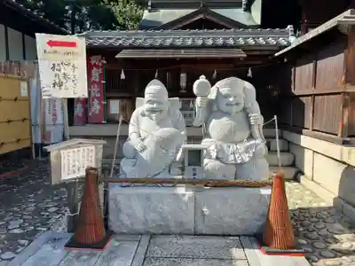 新羅神社の像