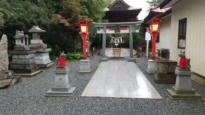 高屋敷稲荷神社の末社・摂社