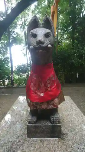 三輪成願稲荷神社(大神神社境外末社)の狛犬