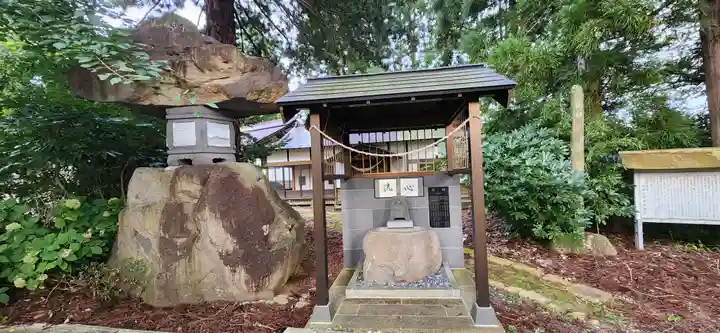 柏倉八幡神社の手水舎