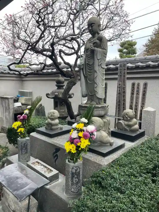 天竜院の{uncategorized: "未分類", other: "その他", undefined: "問題あり", building: "その他建物", grave: "お墓", sacred_gate: "鳥居", guardian: "狛犬", statue: "像", buddha: "仏像", history: "歴史", nature: "自然", garden: "庭園", animal: "動物", pagoda: "塔", temizu: "手水舎", mountain_gate: "山門・神門", sanctuary: "本殿・本堂", subordinate: "末社・摂社", art: "芸術", scenery: "景色", jizo: "地蔵", ema: "絵馬", goshuin: "御朱印", omikuji: "おみくじ", items: "授与品その他", amulet: "お守り", goshuincho: "御朱印帳", eats: "食事", festival: "お祭り", votive_dance: "神楽", shichigosan: "七五三参", wedding: "結婚式", experience: "体験その他", initially: "初詣", around: "周辺", anti_infection: "感染症対策"}