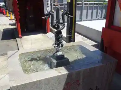 成田山横浜別院延命院の手水舎