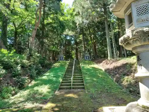 石部神社の{uncategorized: "未分類", other: "その他", undefined: "問題あり", building: "その他建物", grave: "お墓", sacred_gate: "鳥居", guardian: "狛犬", statue: "像", buddha: "仏像", history: "歴史", nature: "自然", garden: "庭園", animal: "動物", pagoda: "塔", temizu: "手水舎", mountain_gate: "山門・神門", sanctuary: "本殿・本堂", subordinate: "末社・摂社", art: "芸術", scenery: "景色", jizo: "地蔵", ema: "絵馬", goshuin: "御朱印", omikuji: "おみくじ", items: "授与品その他", amulet: "お守り", goshuincho: "御朱印帳", eats: "食事", festival: "お祭り", votive_dance: "神楽", shichigosan: "七五三参", wedding: "結婚式", experience: "体験その他", initially: "初詣", around: "周辺", anti_infection: "感染症対策"}