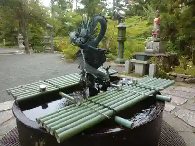 成相寺の手水舎