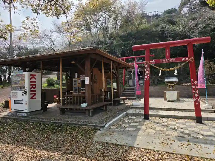 照日神社の{uncategorized: "未分類", other: "その他", undefined: "問題あり", building: "その他建物", grave: "お墓", sacred_gate: "鳥居", guardian: "狛犬", statue: "像", buddha: "仏像", history: "歴史", nature: "自然", garden: "庭園", animal: "動物", pagoda: "塔", temizu: "手水舎", mountain_gate: "山門・神門", sanctuary: "本殿・本堂", subordinate: "末社・摂社", art: "芸術", scenery: "景色", jizo: "地蔵", ema: "絵馬", goshuin: "御朱印", omikuji: "おみくじ", items: "授与品その他", amulet: "お守り", goshuincho: "御朱印帳", eats: "食事", festival: "お祭り", votive_dance: "神楽", shichigosan: "七五三参", wedding: "結婚式", experience: "体験その他", initially: "初詣", around: "周辺", anti_infection: "感染症対策"}