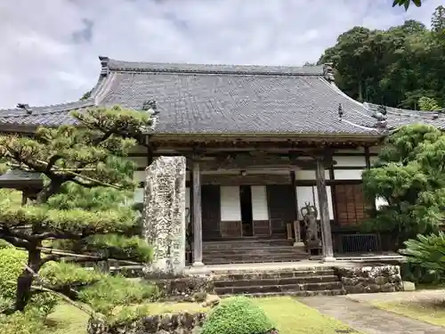医王寺の本殿・本堂