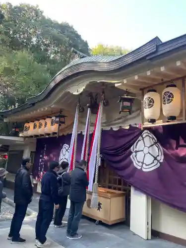 美多彌神社の{uncategorized: "未分類", other: "その他", undefined: "問題あり", building: "その他建物", grave: "お墓", sacred_gate: "鳥居", guardian: "狛犬", statue: "像", buddha: "仏像", history: "歴史", nature: "自然", garden: "庭園", animal: "動物", pagoda: "塔", temizu: "手水舎", mountain_gate: "山門・神門", sanctuary: "本殿・本堂", subordinate: "末社・摂社", art: "芸術", scenery: "景色", jizo: "地蔵", ema: "絵馬", goshuin: "御朱印", omikuji: "おみくじ", items: "授与品その他", amulet: "お守り", goshuincho: "御朱印帳", eats: "食事", festival: "お祭り", votive_dance: "神楽", shichigosan: "七五三参", wedding: "結婚式", experience: "体験その他", initially: "初詣", around: "周辺", anti_infection: "感染症対策"}