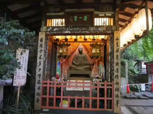 赤間神宮の像