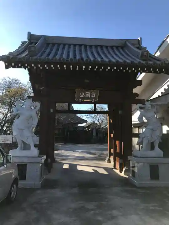 退魔寺(厄除茂呂不動尊)の山門・神門