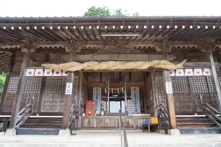 石母田 三吉神社の本殿・本堂