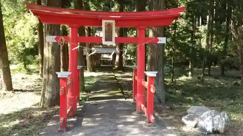 越方神社の鳥居