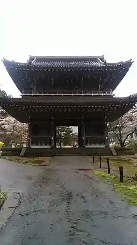 林泉寺の山門