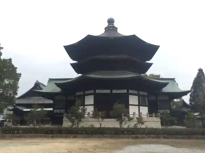 斑鳩寺の本殿・本堂