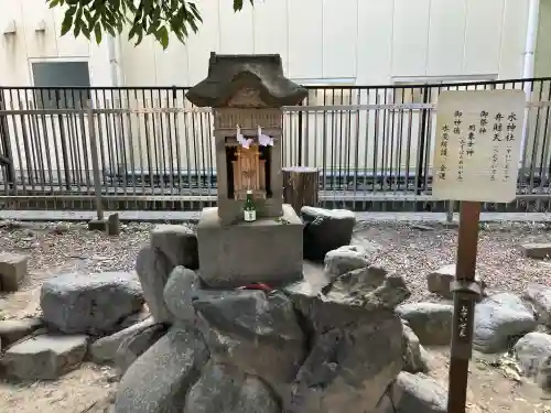 稲荷神社の{uncategorized: "未分類", other: "その他", undefined: "問題あり", building: "その他建物", grave: "お墓", sacred_gate: "鳥居", guardian: "狛犬", statue: "像", buddha: "仏像", history: "歴史", nature: "自然", garden: "庭園", animal: "動物", pagoda: "塔", temizu: "手水舎", mountain_gate: "山門・神門", sanctuary: "本殿・本堂", subordinate: "末社・摂社", art: "芸術", scenery: "景色", jizo: "地蔵", ema: "絵馬", goshuin: "御朱印", omikuji: "おみくじ", items: "授与品その他", amulet: "お守り", goshuincho: "御朱印帳", eats: "食事", festival: "お祭り", votive_dance: "神楽", shichigosan: "七五三参", wedding: "結婚式", experience: "体験その他", initially: "初詣", around: "周辺", anti_infection: "感染症対策"}