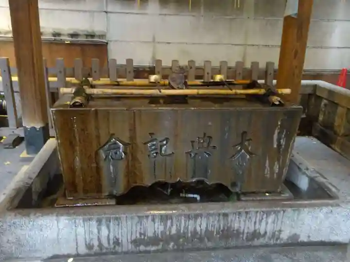 小野照崎神社の手水舎
