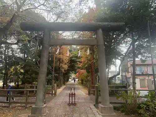 越ヶ谷久伊豆神社の鳥居