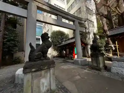 日本橋日枝神社の{uncategorized: "未分類", other: "その他", undefined: "問題あり", building: "その他建物", grave: "お墓", sacred_gate: "鳥居", guardian: "狛犬", statue: "像", buddha: "仏像", history: "歴史", nature: "自然", garden: "庭園", animal: "動物", pagoda: "塔", temizu: "手水舎", mountain_gate: "山門・神門", sanctuary: "本殿・本堂", subordinate: "末社・摂社", art: "芸術", scenery: "景色", jizo: "地蔵", ema: "絵馬", goshuin: "御朱印", omikuji: "おみくじ", items: "授与品その他", amulet: "お守り", goshuincho: "御朱印帳", eats: "食事", festival: "お祭り", votive_dance: "神楽", shichigosan: "七五三参", wedding: "結婚式", experience: "体験その他", initially: "初詣", around: "周辺", anti_infection: "感染症対策"}