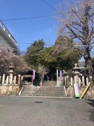 河内國魂神社の{uncategorized: "未分類", other: "その他", undefined: "問題あり", building: "その他建物", grave: "お墓", sacred_gate: "鳥居", guardian: "狛犬", statue: "像", buddha: "仏像", history: "歴史", nature: "自然", garden: "庭園", animal: "動物", pagoda: "塔", temizu: "手水舎", mountain_gate: "山門・神門", sanctuary: "本殿・本堂", subordinate: "末社・摂社", art: "芸術", scenery: "景色", jizo: "地蔵", ema: "絵馬", goshuin: "御朱印", omikuji: "おみくじ", items: "授与品その他", amulet: "お守り", goshuincho: "御朱印帳", eats: "食事", festival: "お祭り", votive_dance: "神楽", shichigosan: "七五三参", wedding: "結婚式", experience: "体験その他", initially: "初詣", around: "周辺", anti_infection: "感染症対策"}