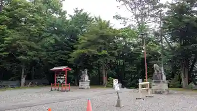 新得神社の庭園