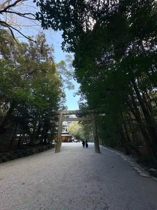 伊勢神宮内宮(皇大神宮)の{uncategorized: "未分類", other: "その他", undefined: "問題あり", building: "その他建物", grave: "お墓", sacred_gate: "鳥居", guardian: "狛犬", statue: "像", buddha: "仏像", history: "歴史", nature: "自然", garden: "庭園", animal: "動物", pagoda: "塔", temizu: "手水舎", mountain_gate: "山門・神門", sanctuary: "本殿・本堂", subordinate: "末社・摂社", art: "芸術", scenery: "景色", jizo: "地蔵", ema: "絵馬", goshuin: "御朱印", omikuji: "おみくじ", items: "授与品その他", amulet: "お守り", goshuincho: "御朱印帳", eats: "食事", festival: "お祭り", votive_dance: "神楽", shichigosan: "七五三参", wedding: "結婚式", experience: "体験その他", initially: "初詣", around: "周辺", anti_infection: "感染症対策"}