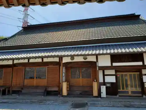 布袋寺の本殿・本堂