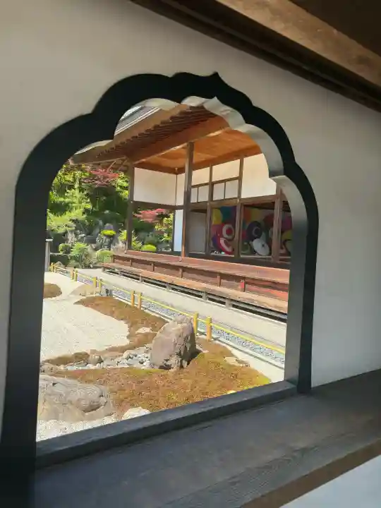 宝徳寺の{uncategorized: "未分類", other: "その他", undefined: "問題あり", building: "その他建物", grave: "お墓", sacred_gate: "鳥居", guardian: "狛犬", statue: "像", buddha: "仏像", history: "歴史", nature: "自然", garden: "庭園", animal: "動物", pagoda: "塔", temizu: "手水舎", mountain_gate: "山門・神門", sanctuary: "本殿・本堂", subordinate: "末社・摂社", art: "芸術", scenery: "景色", jizo: "地蔵", ema: "絵馬", goshuin: "御朱印", omikuji: "おみくじ", items: "授与品その他", amulet: "お守り", goshuincho: "御朱印帳", eats: "食事", festival: "お祭り", votive_dance: "神楽", shichigosan: "七五三参", wedding: "結婚式", experience: "体験その他", initially: "初詣", around: "周辺", anti_infection: "感染症対策"}