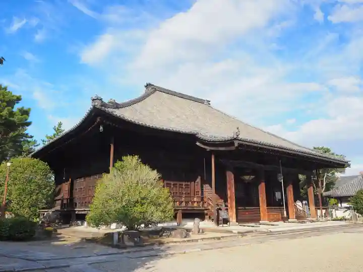 西大寺の本殿・本堂