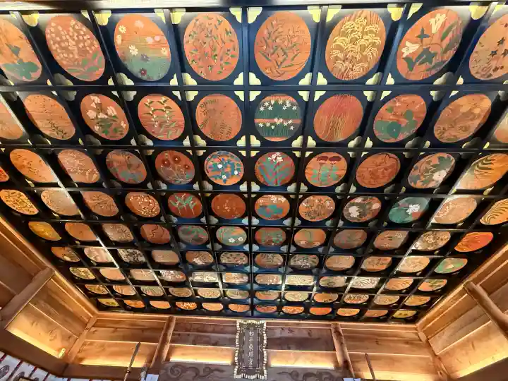 八幡神社松平東照宮の{uncategorized: "未分類", other: "その他", undefined: "問題あり", building: "その他建物", grave: "お墓", sacred_gate: "鳥居", guardian: "狛犬", statue: "像", buddha: "仏像", history: "歴史", nature: "自然", garden: "庭園", animal: "動物", pagoda: "塔", temizu: "手水舎", mountain_gate: "山門・神門", sanctuary: "本殿・本堂", subordinate: "末社・摂社", art: "芸術", scenery: "景色", jizo: "地蔵", ema: "絵馬", goshuin: "御朱印", omikuji: "おみくじ", items: "授与品その他", amulet: "お守り", goshuincho: "御朱印帳", eats: "食事", festival: "お祭り", votive_dance: "神楽", shichigosan: "七五三参", wedding: "結婚式", experience: "体験その他", initially: "初詣", around: "周辺", anti_infection: "感染症対策"}