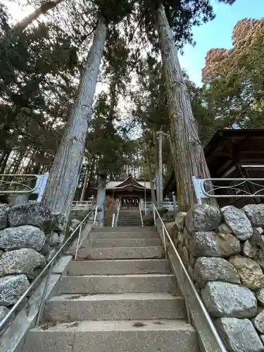 本郷神社の{uncategorized: "未分類", other: "その他", undefined: "問題あり", building: "その他建物", grave: "お墓", sacred_gate: "鳥居", guardian: "狛犬", statue: "像", buddha: "仏像", history: "歴史", nature: "自然", garden: "庭園", animal: "動物", pagoda: "塔", temizu: "手水舎", mountain_gate: "山門・神門", sanctuary: "本殿・本堂", subordinate: "末社・摂社", art: "芸術", scenery: "景色", jizo: "地蔵", ema: "絵馬", goshuin: "御朱印", omikuji: "おみくじ", items: "授与品その他", amulet: "お守り", goshuincho: "御朱印帳", eats: "食事", festival: "お祭り", votive_dance: "神楽", shichigosan: "七五三参", wedding: "結婚式", experience: "体験その他", initially: "初詣", around: "周辺", anti_infection: "感染症対策"}