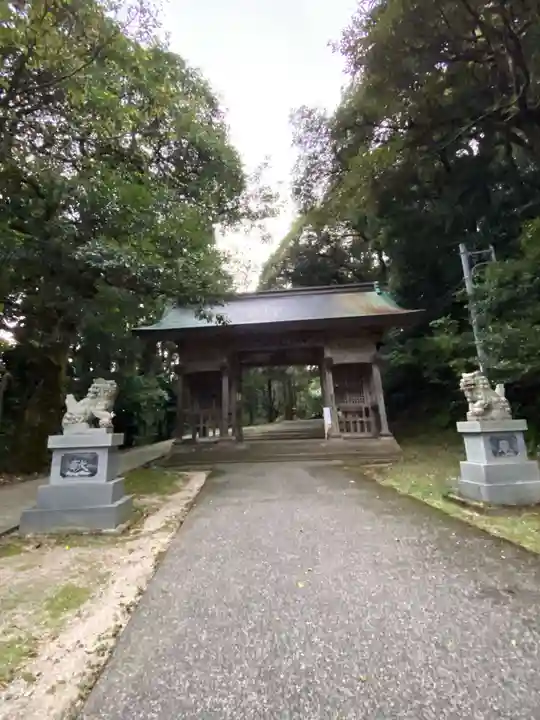 倭文神社の山門・神門