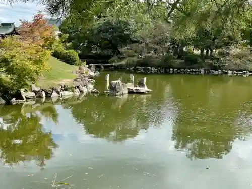 吉備津彦神社の{uncategorized: "未分類", other: "その他", undefined: "問題あり", building: "その他建物", grave: "お墓", sacred_gate: "鳥居", guardian: "狛犬", statue: "像", buddha: "仏像", history: "歴史", nature: "自然", garden: "庭園", animal: "動物", pagoda: "塔", temizu: "手水舎", mountain_gate: "山門・神門", sanctuary: "本殿・本堂", subordinate: "末社・摂社", art: "芸術", scenery: "景色", jizo: "地蔵", ema: "絵馬", goshuin: "御朱印", omikuji: "おみくじ", items: "授与品その他", amulet: "お守り", goshuincho: "御朱印帳", eats: "食事", festival: "お祭り", votive_dance: "神楽", shichigosan: "七五三参", wedding: "結婚式", experience: "体験その他", initially: "初詣", around: "周辺", anti_infection: "感染症対策"}