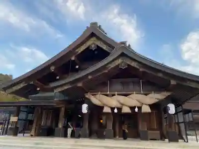出雲大社の{uncategorized: "未分類", other: "その他", undefined: "問題あり", building: "その他建物", grave: "お墓", sacred_gate: "鳥居", guardian: "狛犬", statue: "像", buddha: "仏像", history: "歴史", nature: "自然", garden: "庭園", animal: "動物", pagoda: "塔", temizu: "手水舎", mountain_gate: "山門・神門", sanctuary: "本殿・本堂", subordinate: "末社・摂社", art: "芸術", scenery: "景色", jizo: "地蔵", ema: "絵馬", goshuin: "御朱印", omikuji: "おみくじ", items: "授与品その他", amulet: "お守り", goshuincho: "御朱印帳", eats: "食事", festival: "お祭り", votive_dance: "神楽", shichigosan: "七五三参", wedding: "結婚式", experience: "体験その他", initially: "初詣", around: "周辺", anti_infection: "感染症対策"}