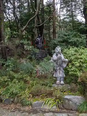 古井の天狗山の像